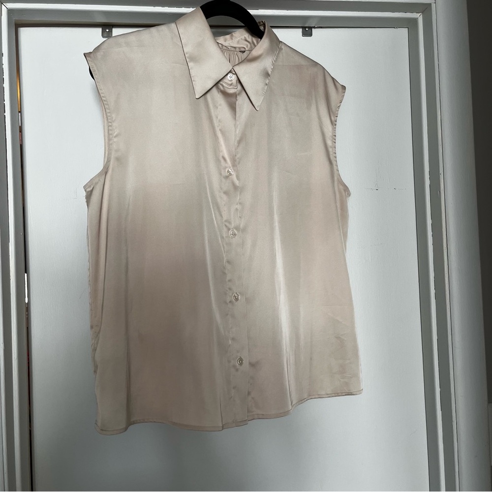 Banana Republic cream  Sleeveless Blouse